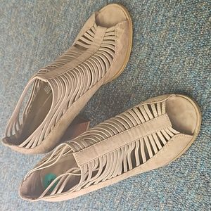 MIA size 8 strappy suede block heels.